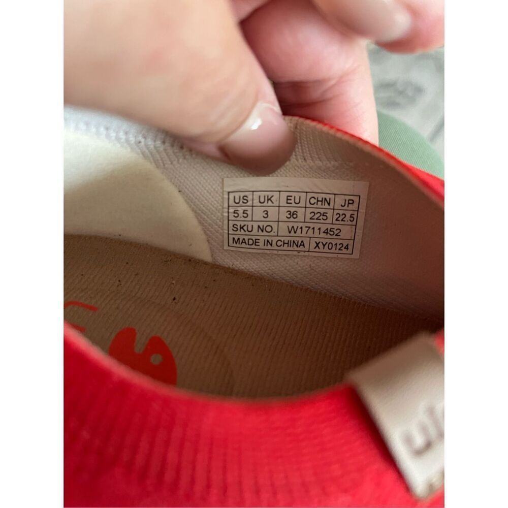 Uin Year Of The Dragon Women’s Slip On Sneaker Sz 5.5 Euc — image 4 of 5